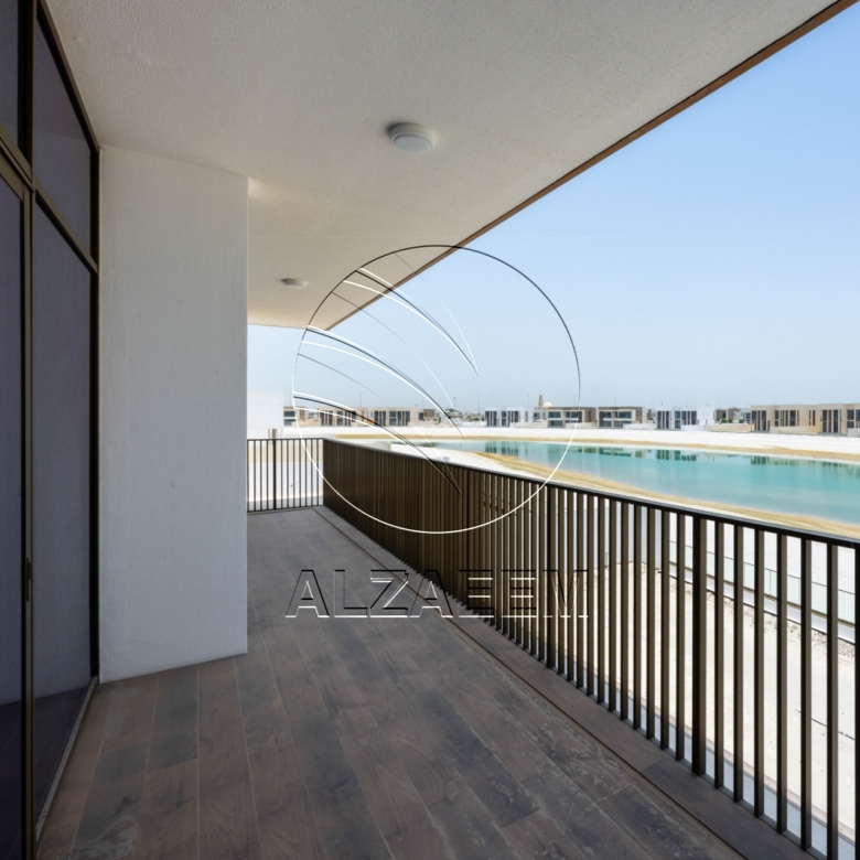 √ VACANT Waterfront Villa with Private Beach √
