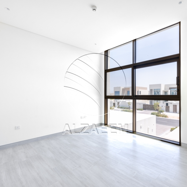 √ UPGRADED with Maid’s Room | Landscaped Garden√