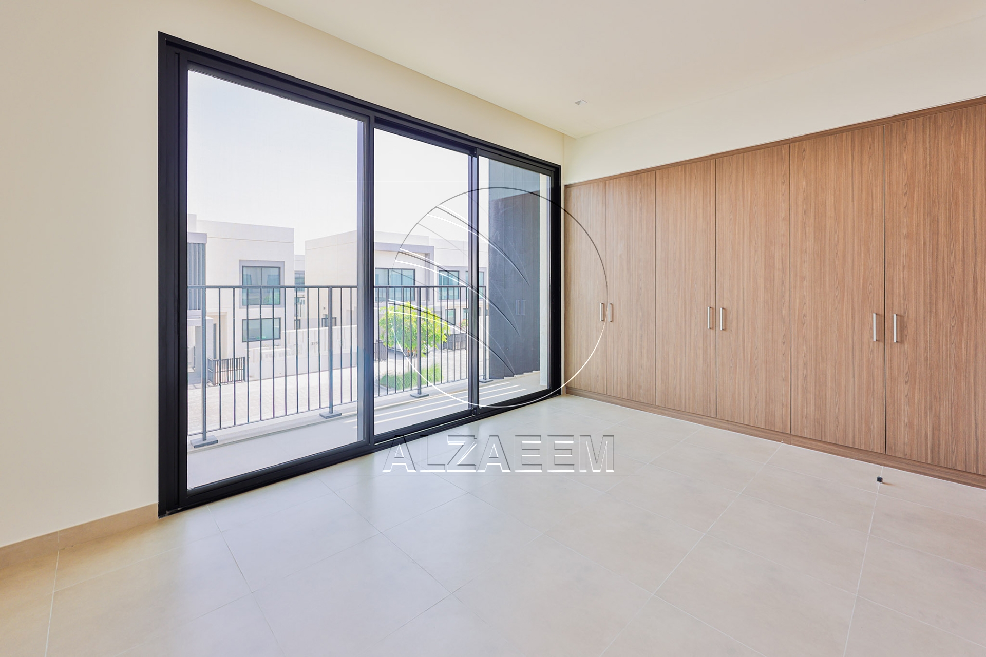 √ HOT! Single Row TH Near Community Center √