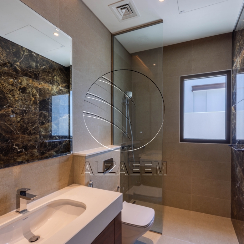 √ VACANT Waterfront Villa with Private Beach √