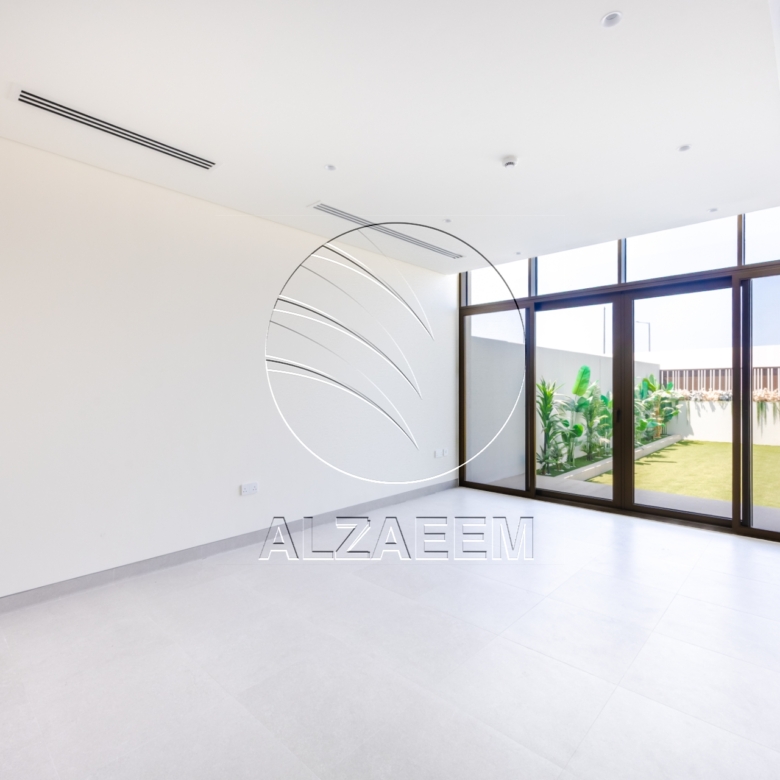 √ UPGRADED with Maid’s Room | Landscaped Garden√