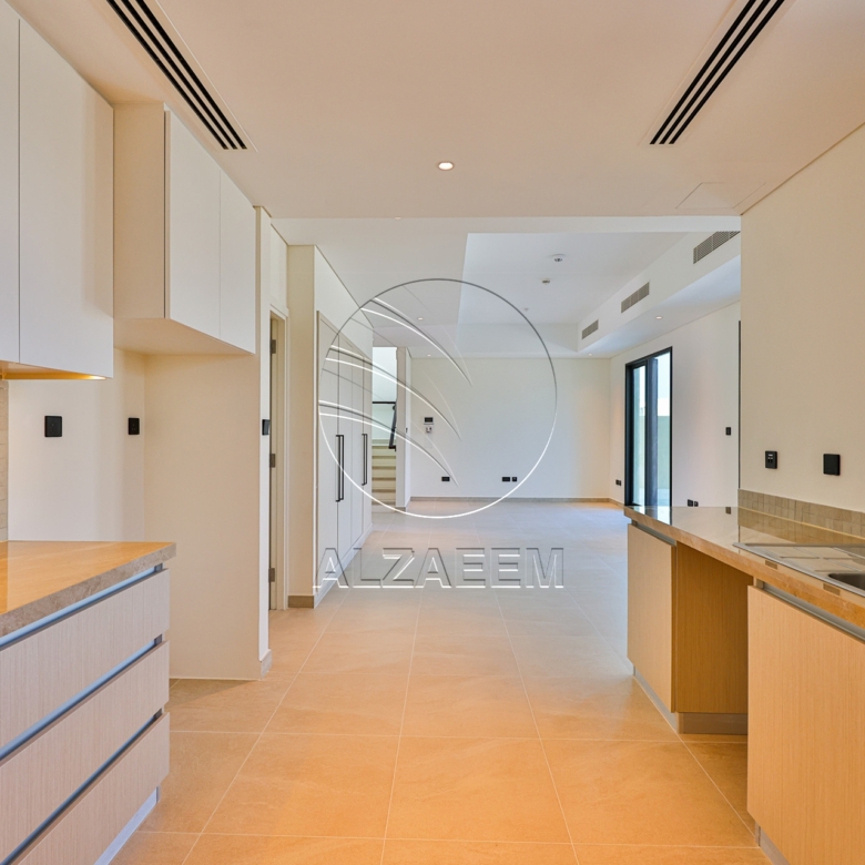 √Single Row End Villa | Steps away from the Park√