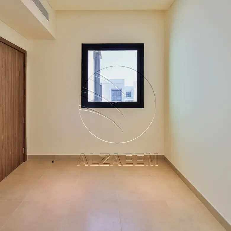 √ HOT! Single Row TH Near Community Center √