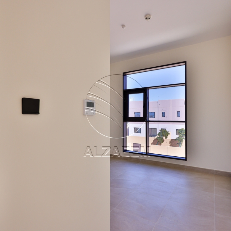 √Single Row End Villa | Steps away from the Park√