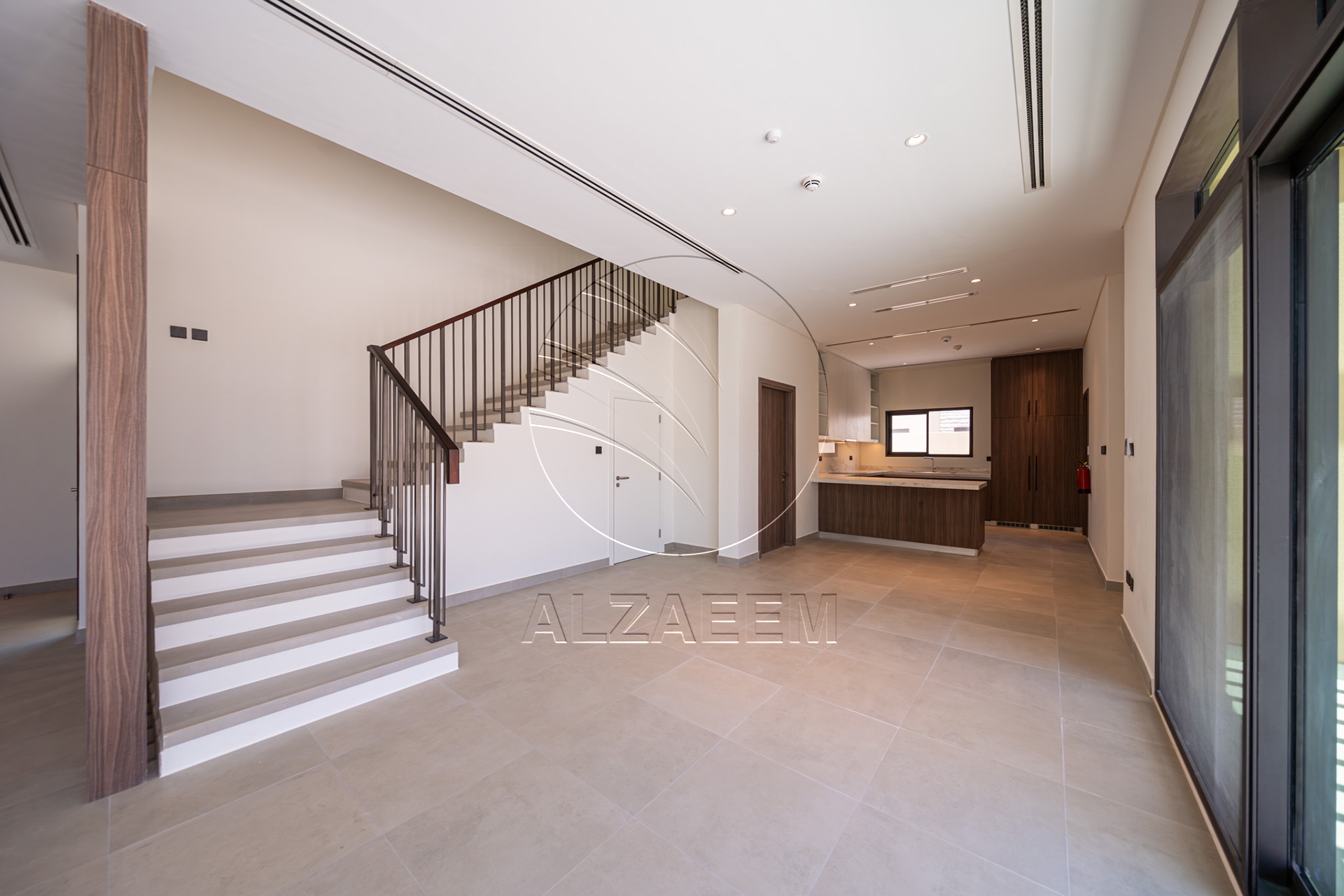 √Single Row Unit | Premium Location | Huge Plot√