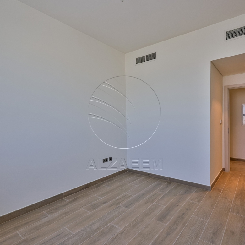 √Owner Occupied! 3BR TH| Double Row Mid Unit√