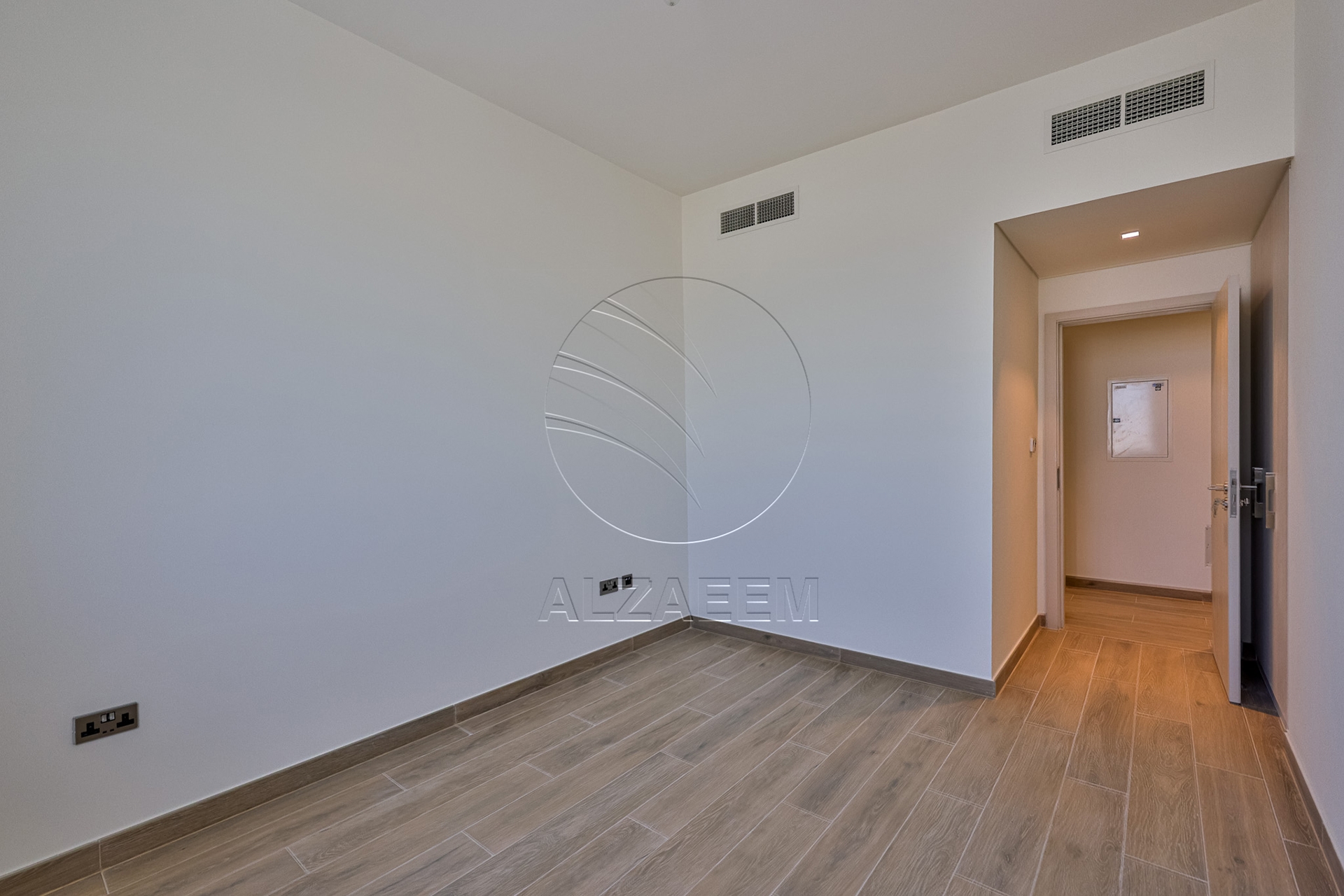 √Owner Occupied! 3BR TH| Double Row Mid Unit√