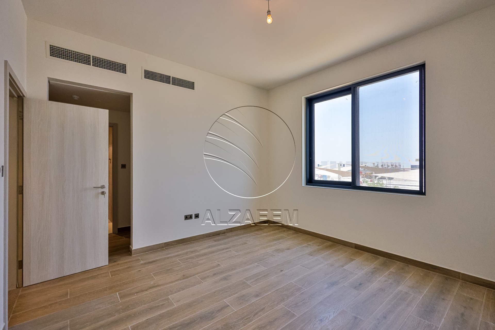 √ HOT DEAL! Spacious TH in a Prime Location √