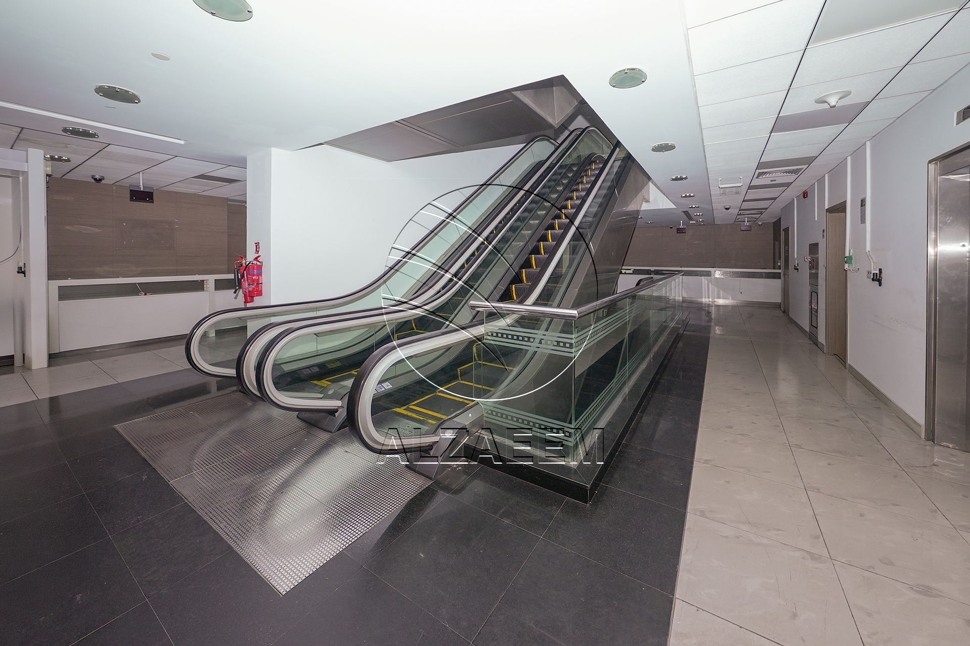 √Prime Showroom+Basement + 2 Mezzanine Levels √