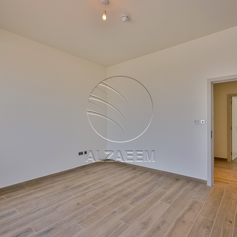 √ HOT DEAL! Spacious TH in a Prime Location √