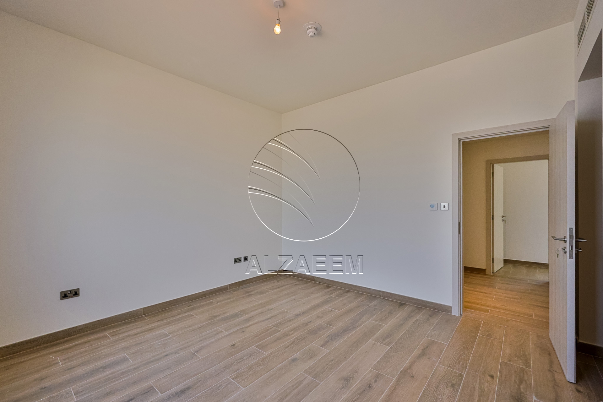 √ HOT DEAL! Spacious TH in a Prime Location √