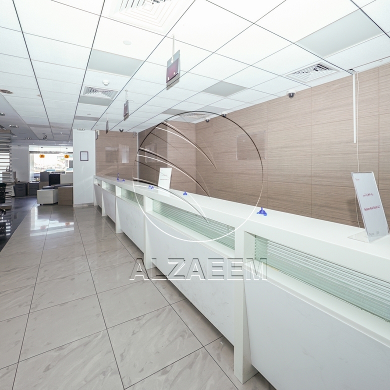 √Prime Showroom+Basement + 2 Mezzanine Levels √
