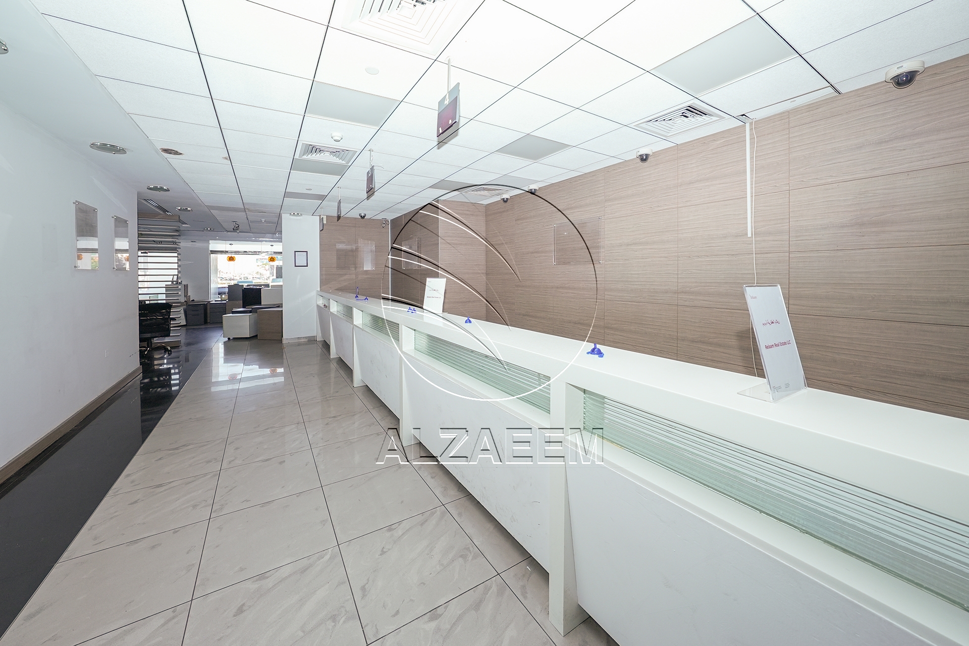 √Prime Showroom+Basement + 2 Mezzanine Levels √
