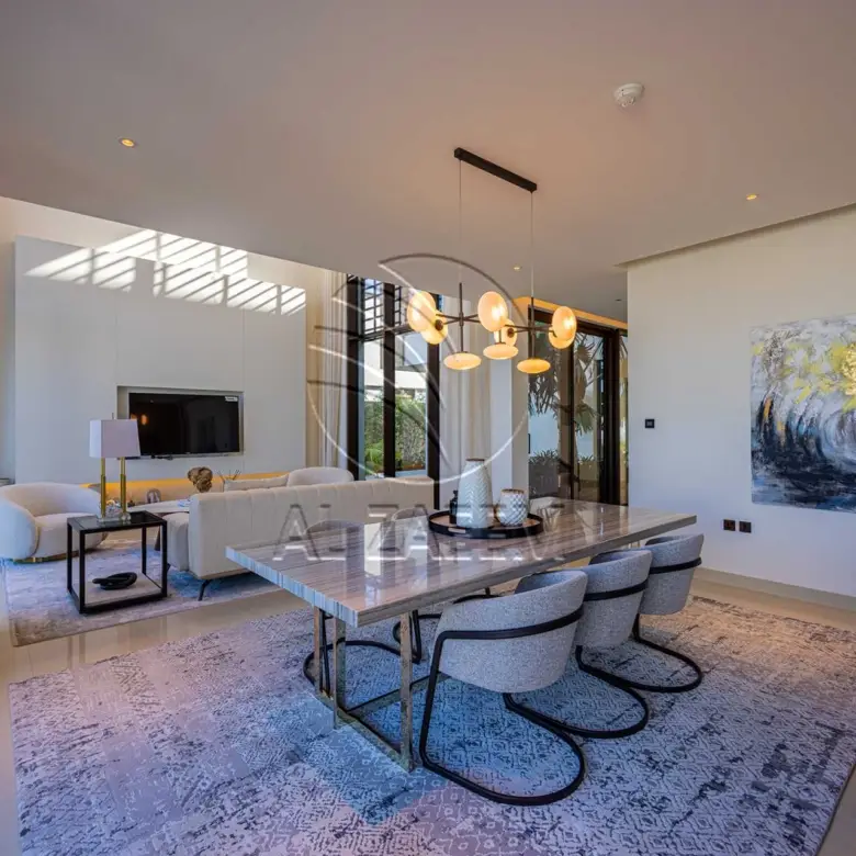 √ Single Row Corner | High Ceiling | HOT DEAL √