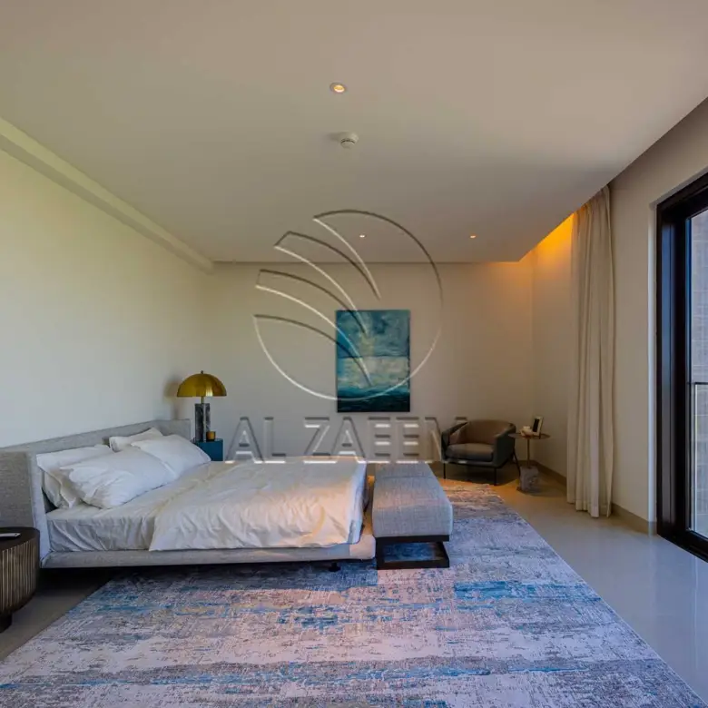 √ Single Row Corner | High Ceiling | HOT DEAL √