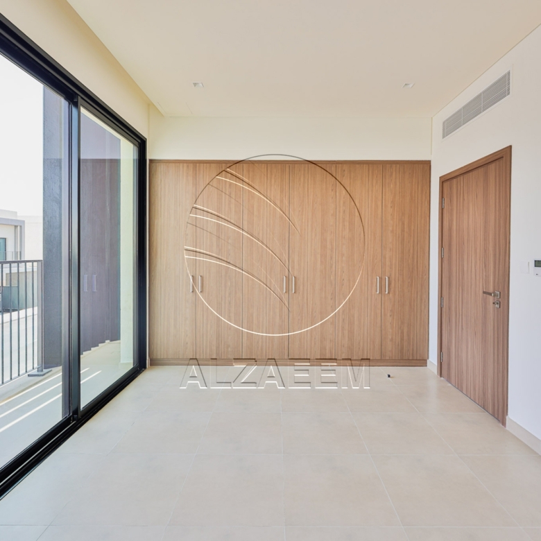 √ HOT! Single Row TH Near Community Center √
