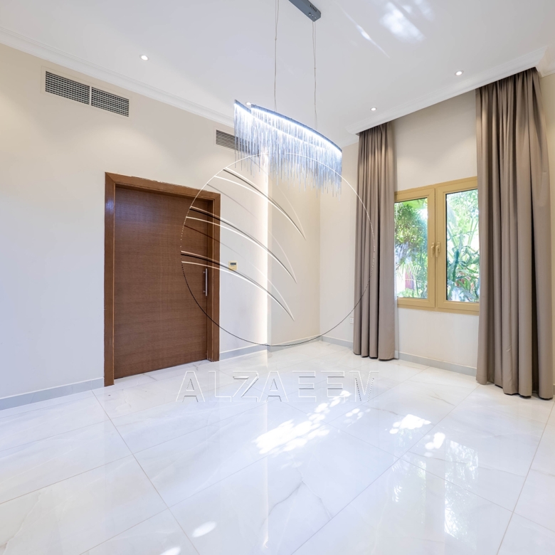 Single Row | Upgraded 5BR Villa | Pool and Garden