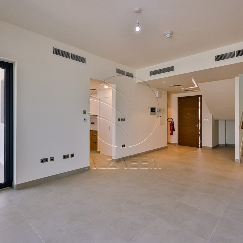 √Owner Occupied! 3BR TH| Double Row Mid Unit√