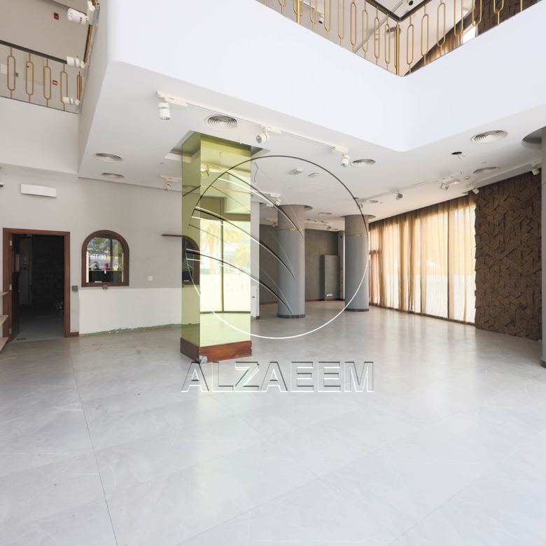 Spacious Retail/Showroom Space in a Prime Location
