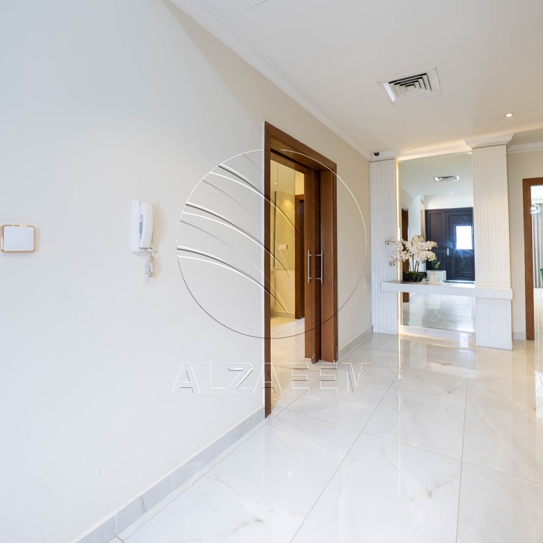 Single Row | Upgraded 5BR Villa | Pool and Garden