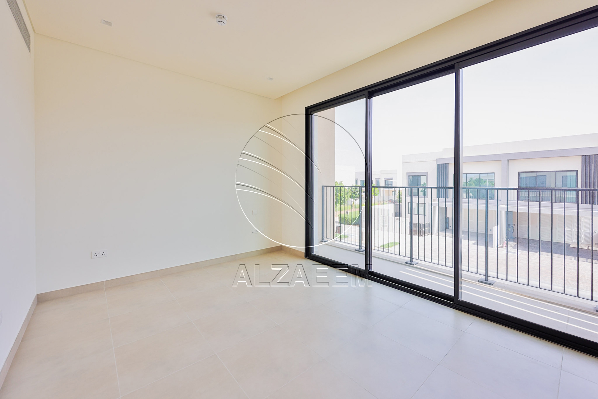 √ HOT! Single Row TH Near Community Center √