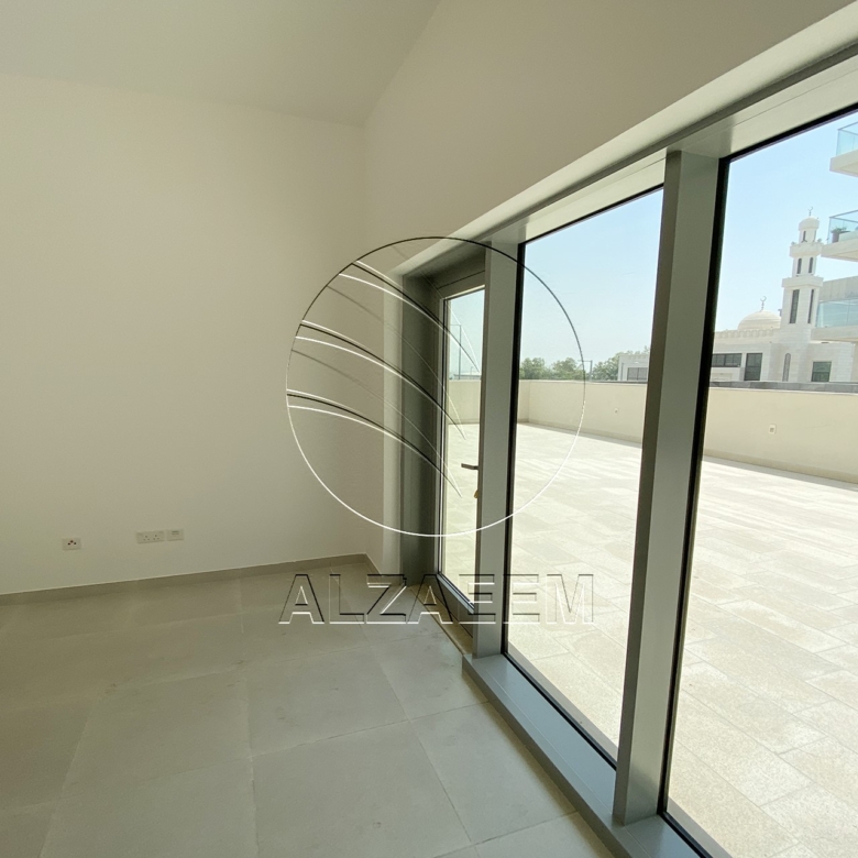 Luxury Living | 2 payment – 3+Maid | Vacant