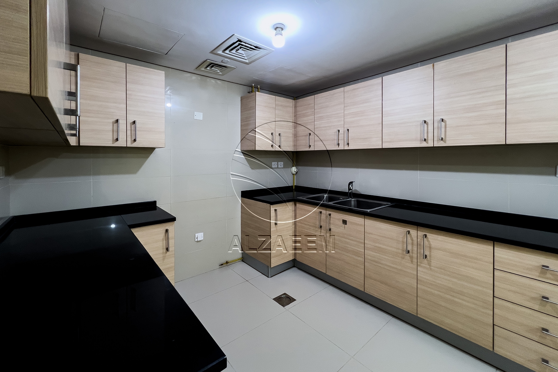 √Higher Floor | Sea View | Rented with Refund √