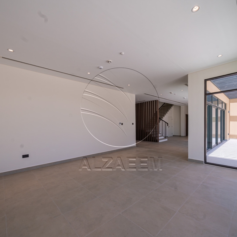 √Single Row Unit | Premium Location | Huge Plot√