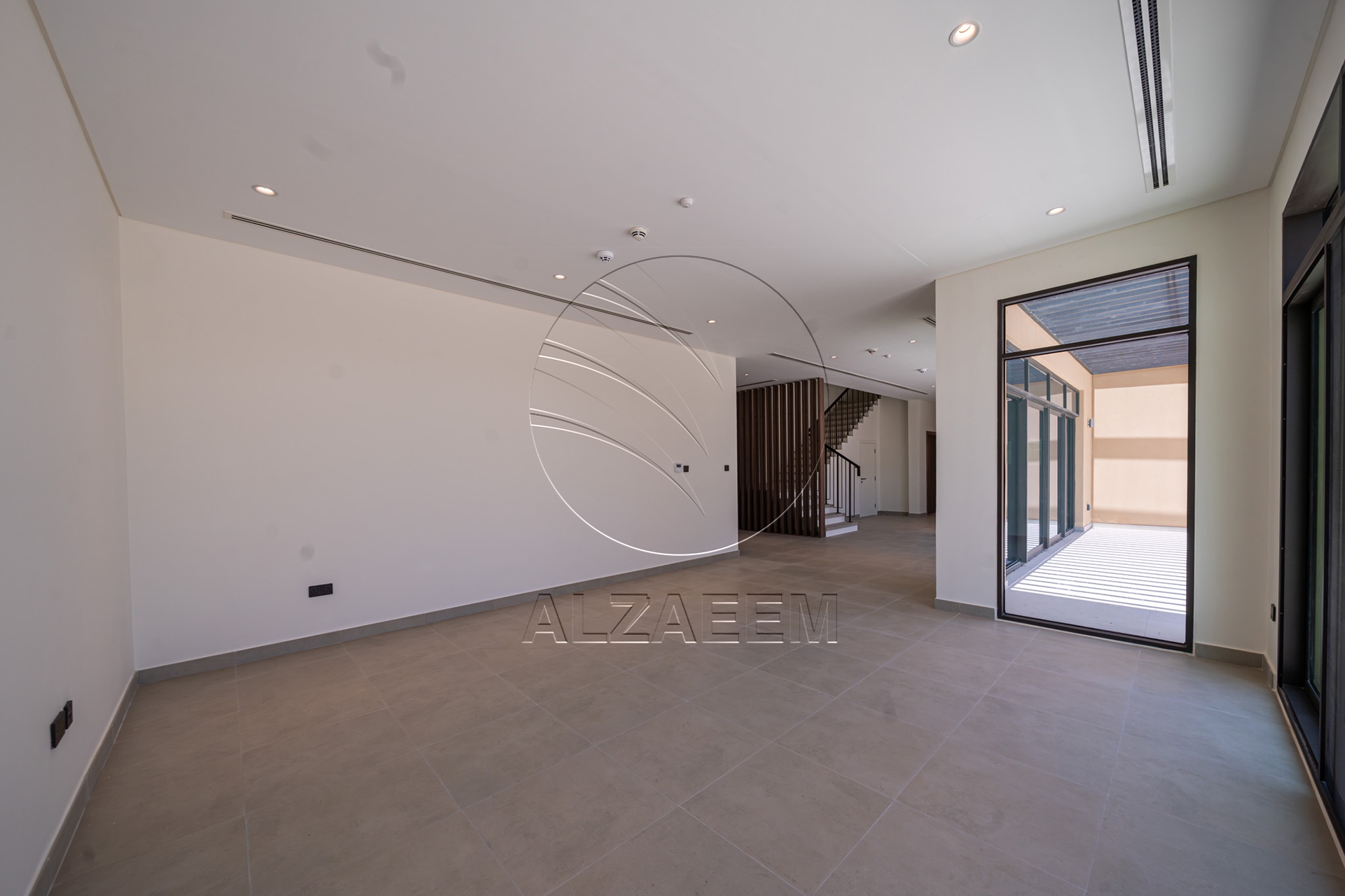 √Single Row Unit | Premium Location | Huge Plot√