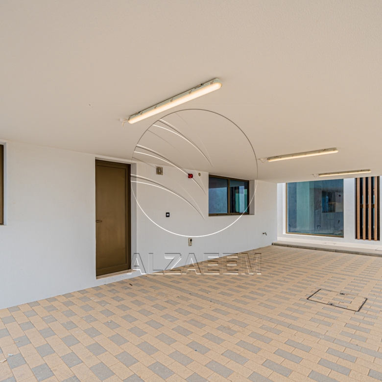 VACANT 5V Select | Single Row Corner Near the Sea