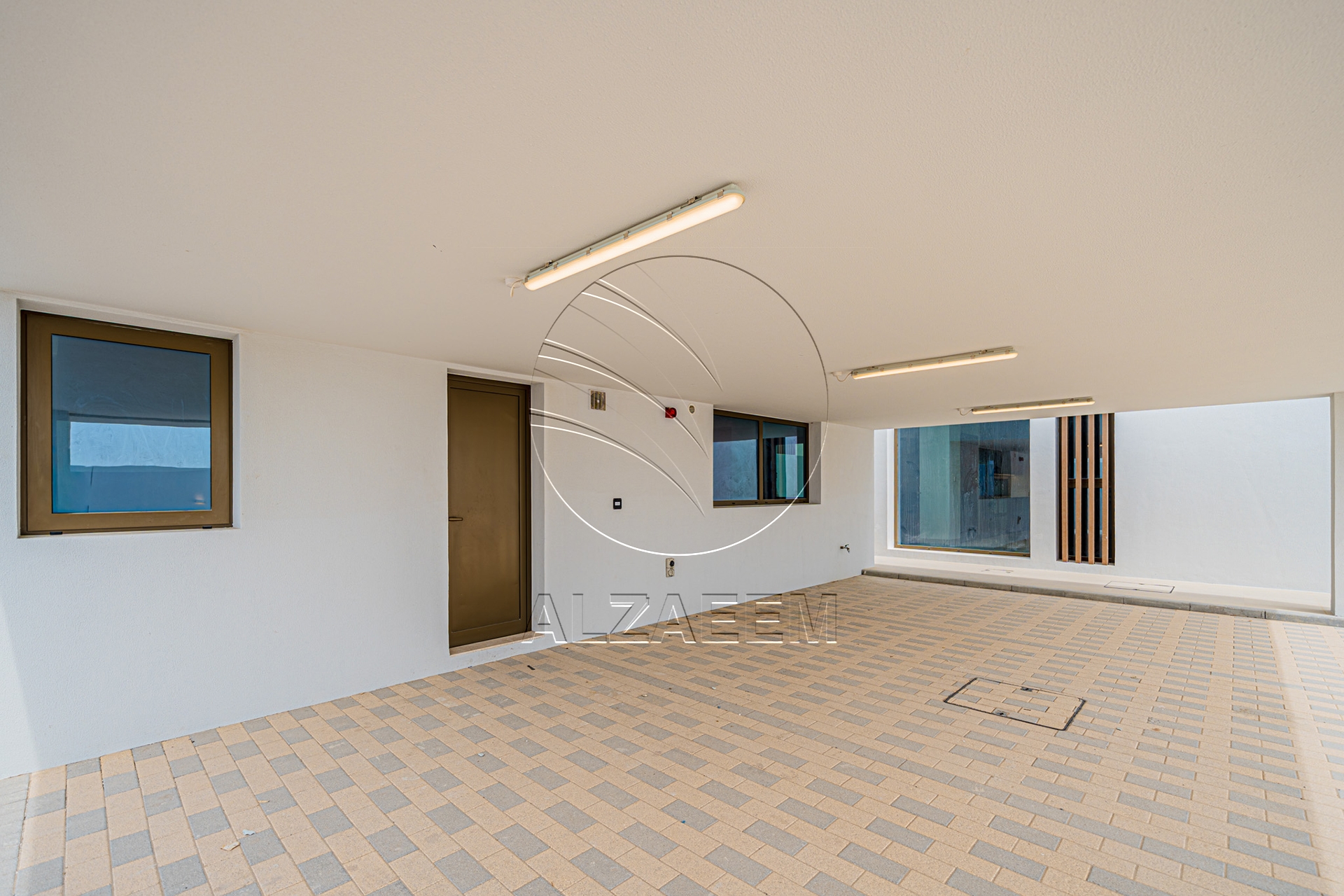 VACANT 5V Select | Single Row Corner Near the Sea