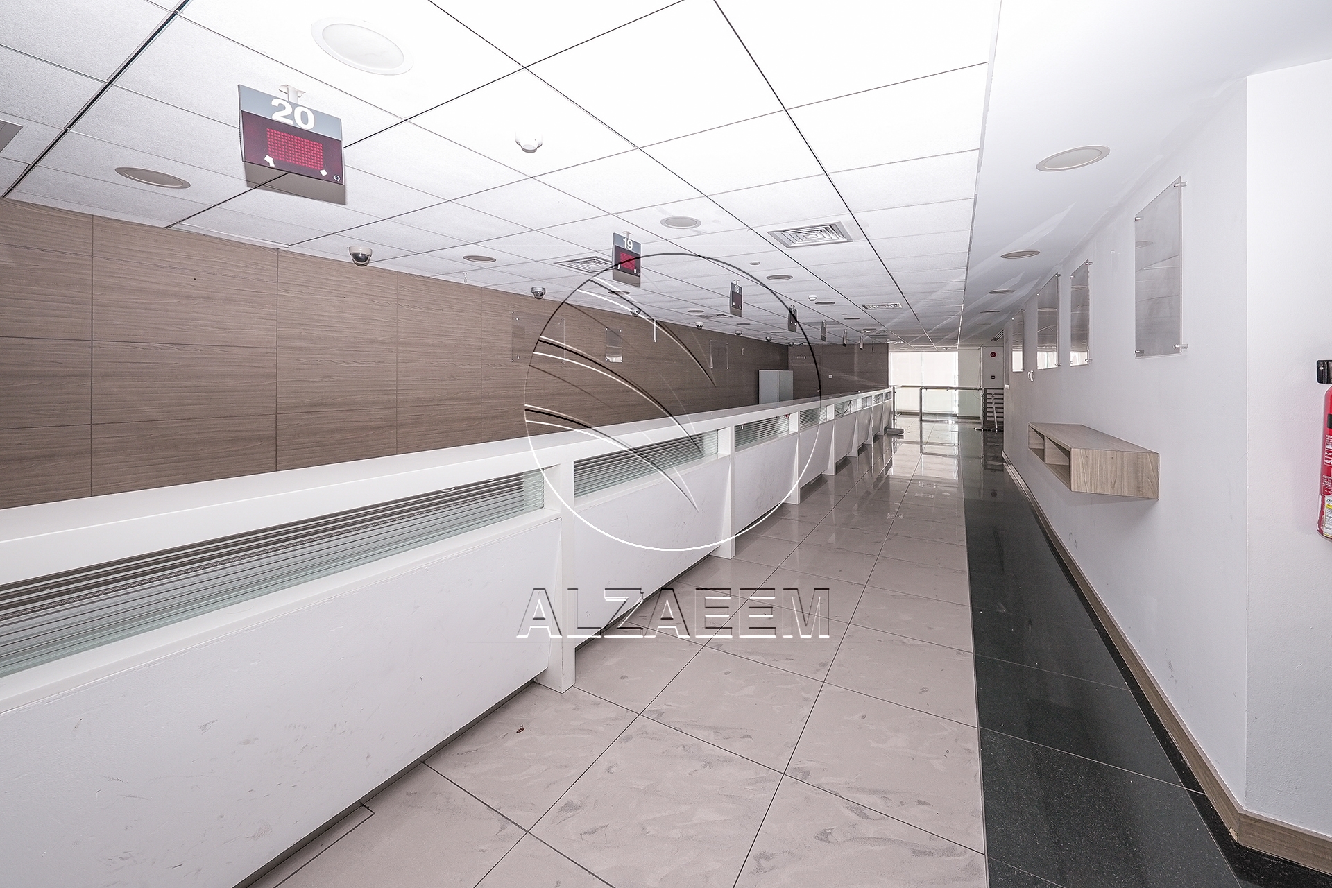 √Prime Showroom+Basement + 2 Mezzanine Levels √