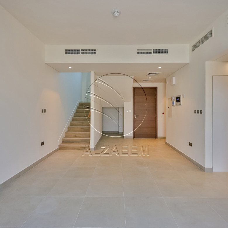 √ HOT DEAL! Spacious TH in a Prime Location √