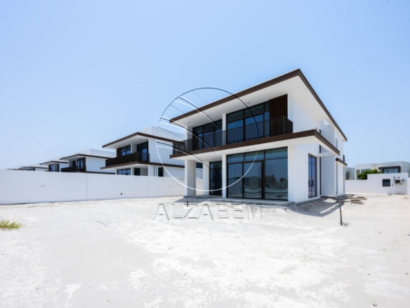 √ VACANT Waterfront Villa with Private Beach √