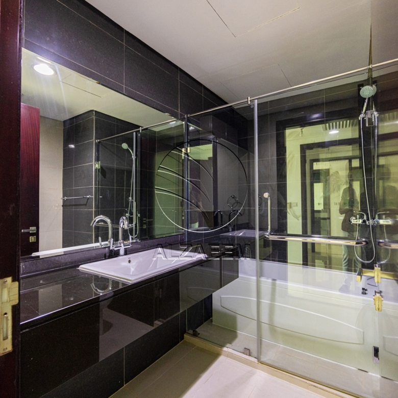 VACANT and Spacious Unit with Marina Views