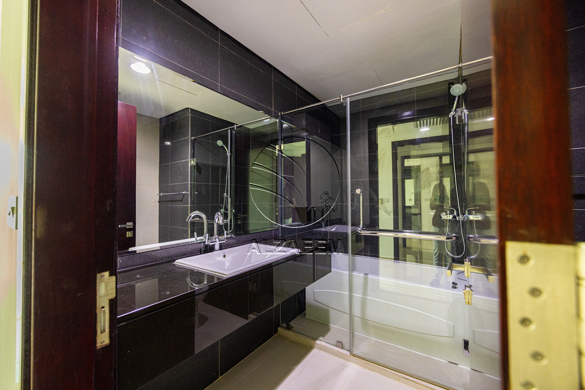 VACANT and Spacious Unit with Marina Views
