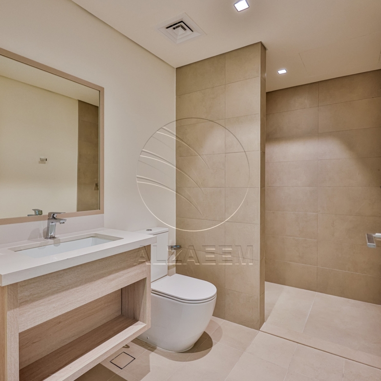 √Owner Occupied! 3BR TH| Double Row Mid Unit√