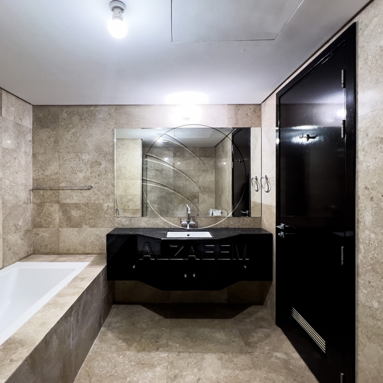 √Higher Floor | Sea View | Rented with Refund √