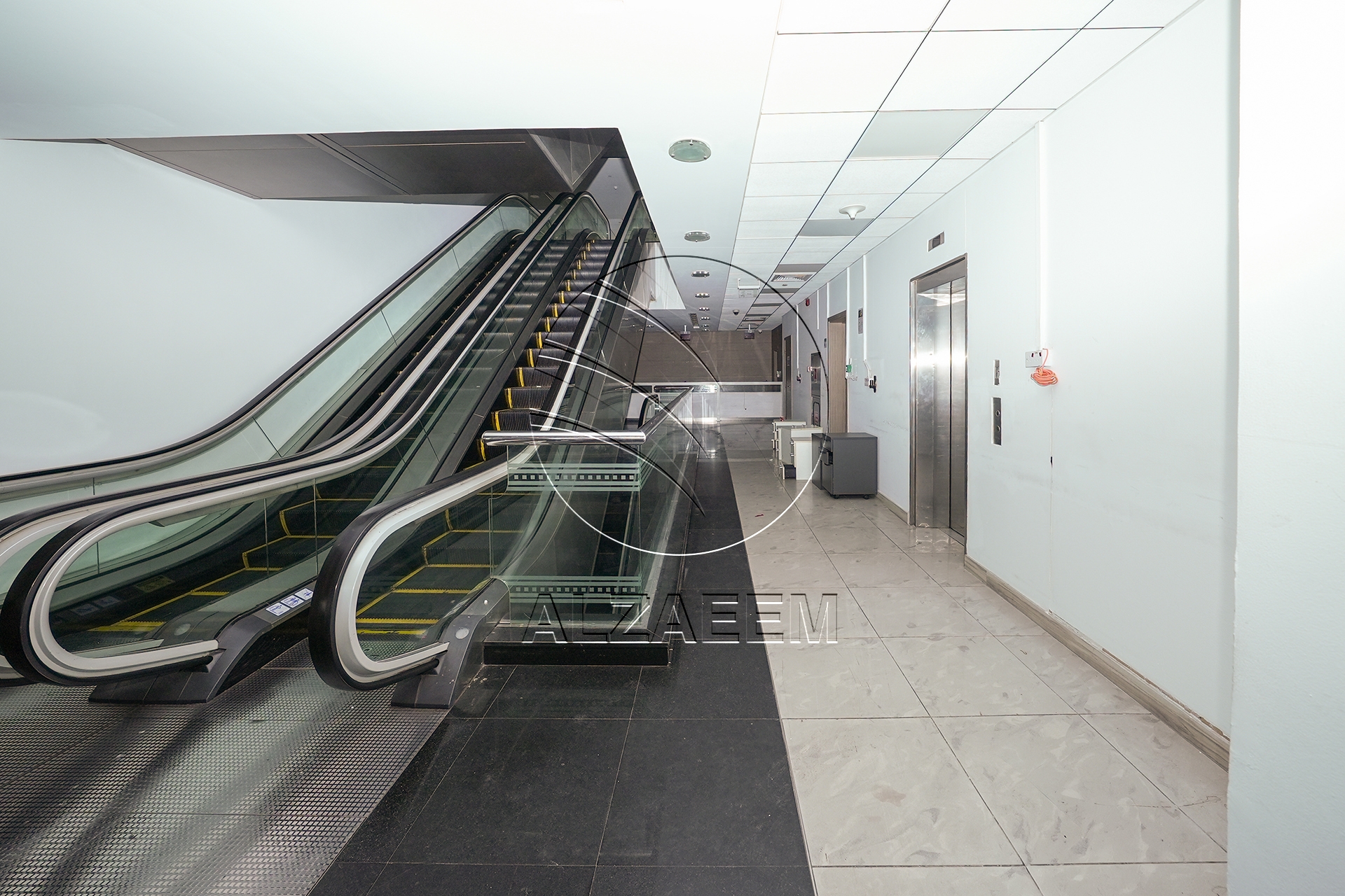 √Prime Showroom+Basement + 2 Mezzanine Levels √