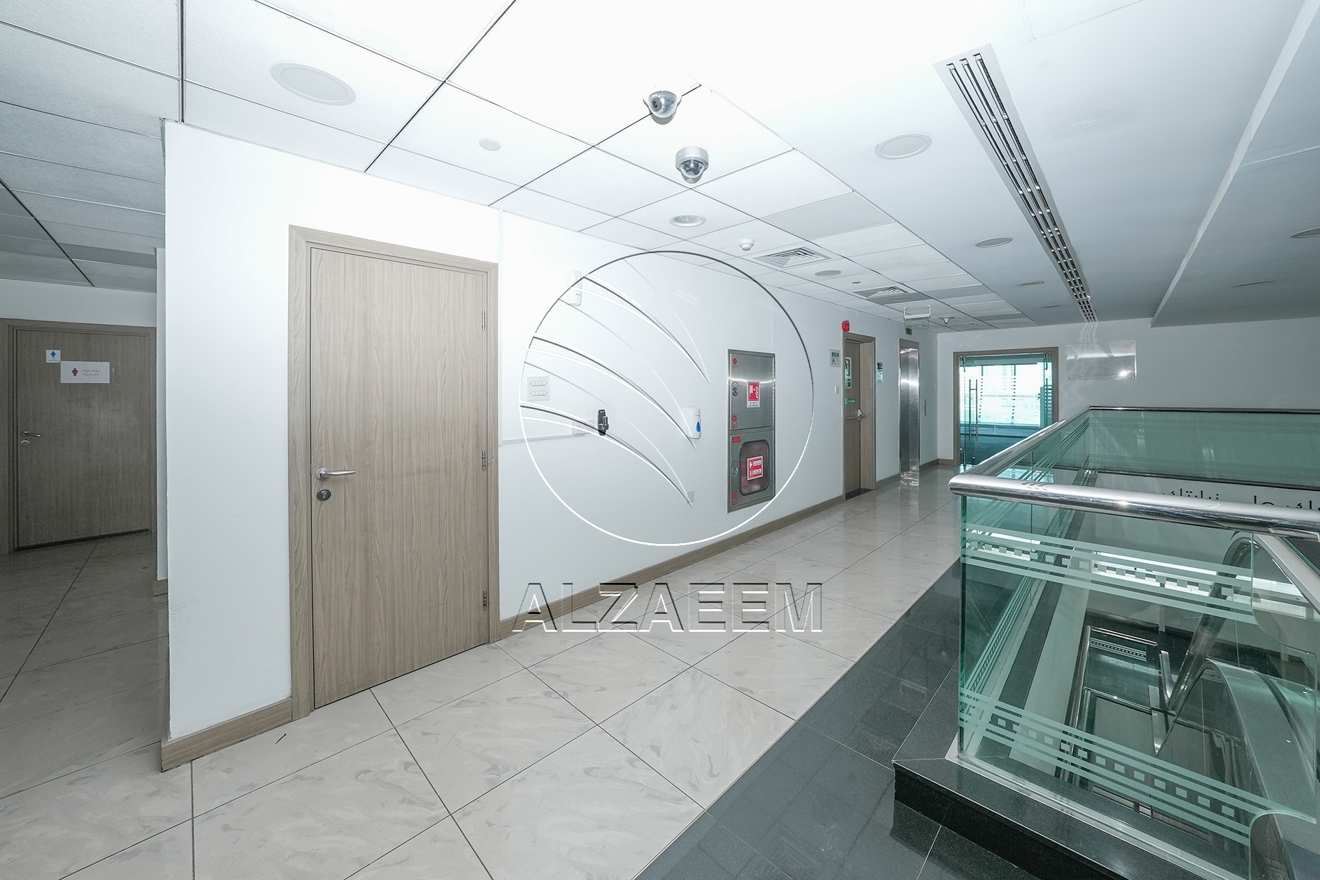 √Prime Showroom+Basement + 2 Mezzanine Levels √