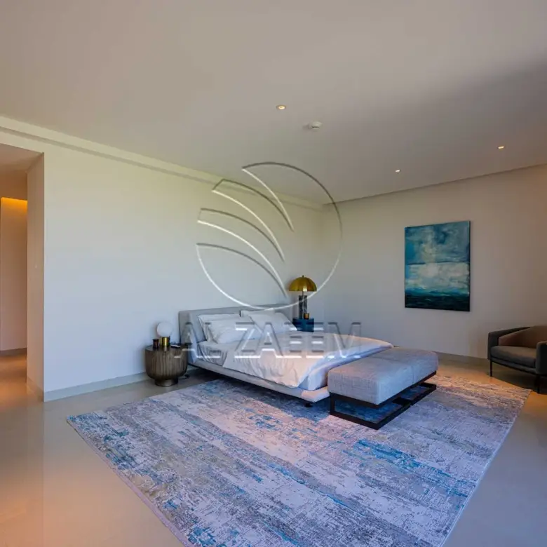 √ Single Row Corner | High Ceiling | HOT DEAL √