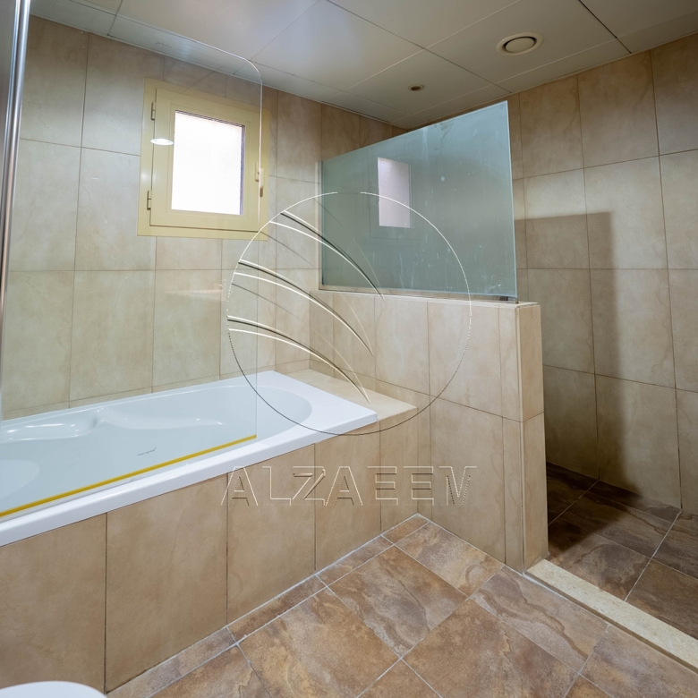 Single Row | Upgraded 5BR Villa | Pool and Garden