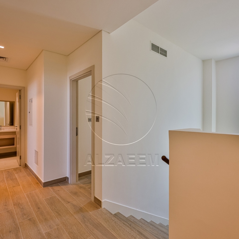 √Owner Occupied! 3BR TH| Double Row Mid Unit√