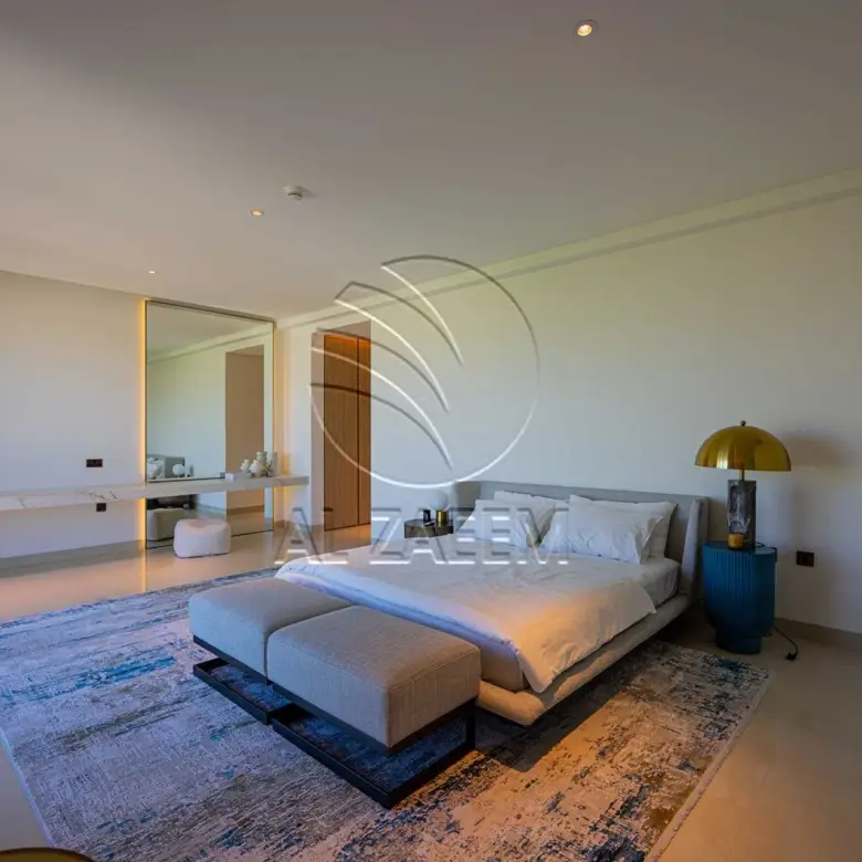 √ Single Row Corner | High Ceiling | HOT DEAL √