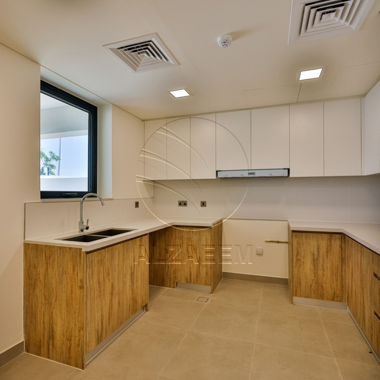 √Owner Occupied! 3BR TH| Double Row Mid Unit√