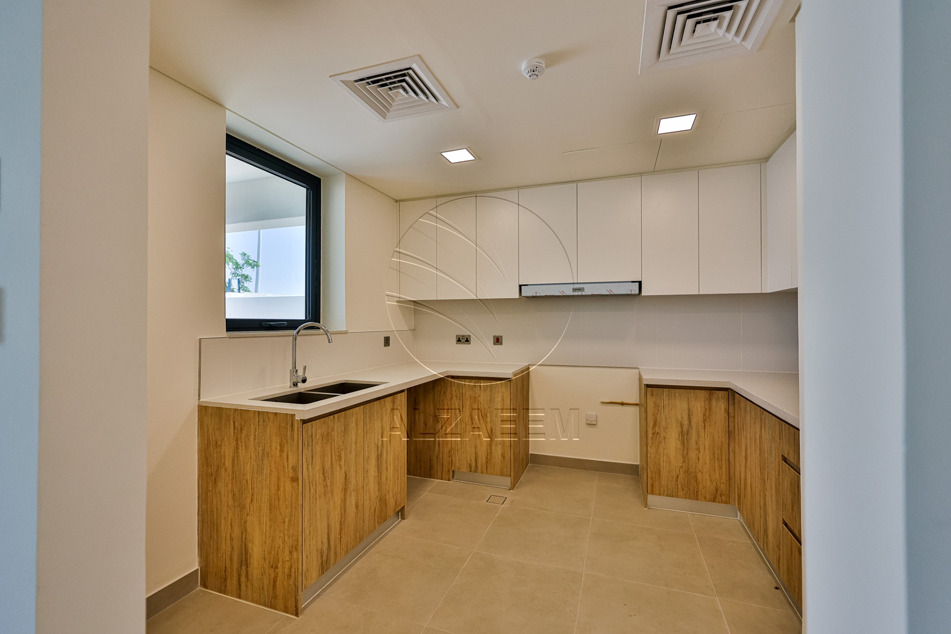 √Owner Occupied! 3BR TH| Double Row Mid Unit√