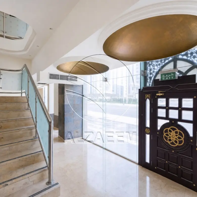 √ VACANT SHOW ROOM | 3 Floors | Up to 4 Payments √
