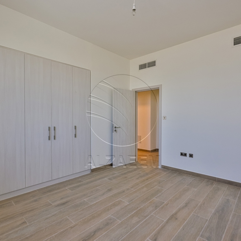 √Owner Occupied! 3BR TH| Double Row Mid Unit√