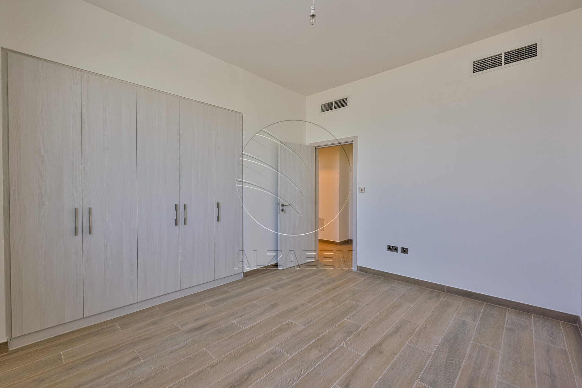 √Owner Occupied! 3BR TH| Double Row Mid Unit√