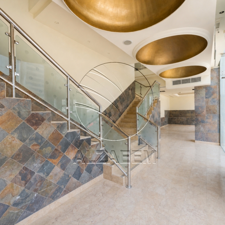 √ VACANT SHOW ROOM | 3 Floors | Up to 4 Payments √
